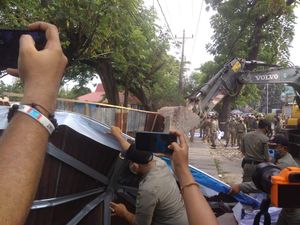 Penertiban Lahan di Krakatau Medan Ricuh, Satpol PP Dilempari Batu