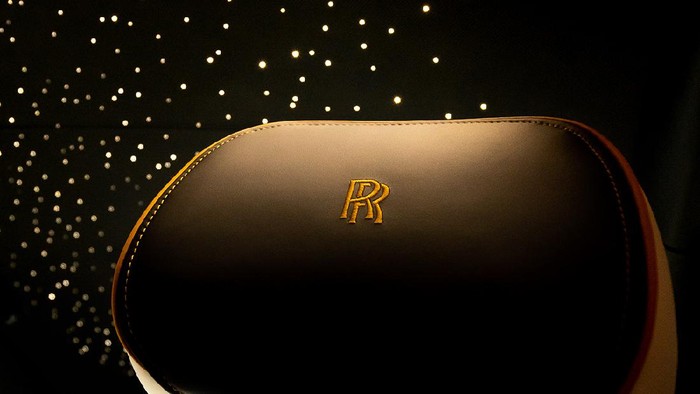 Rolls-Royce Ghost meluncur di Jakarta