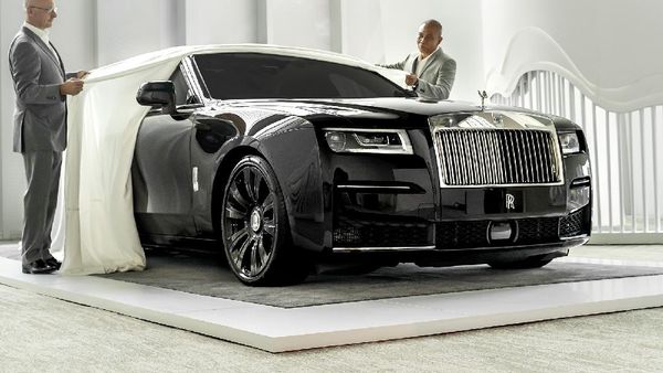 Penampakan Mobil Sultan Bertabur Bintang, Rolls-Royce Ghost Terbaru di Indonesia