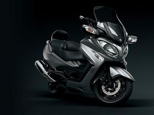 6 Skuter Matic Bongsor Pilihan, Kapasitas Mesinnya Sampai 750 cc 6 Skuter Matic Bongsor Pilihan, Kapasitas Mesinnya Sampai 750 cc