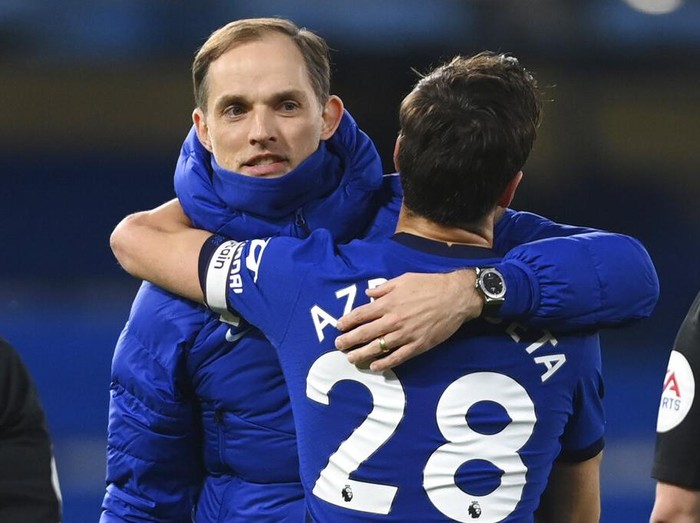 Chelsea's head coach Thomas Tuchel embraces Chelsea's Cesar Azpilicueta at the end of the English Premier League soccer match between Chelsea and Everton at the Stamford Bridge stadium in London, Monday, March 8, 2021. (Mike Hewitt/Pool via AP)