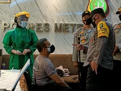 Personel Polres Jakbar Divaksin COVID, Kapolda: Prioritas Bhabinkamtibmas