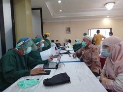 Pengurus Divaksinasi, Muhammadiyah Minta Warga Yakin Vaksin Corona Halal