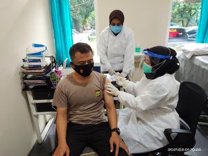 Sudah 50 Persen Personel Polres Tangsel Disuntik Vaksin COVID-19 Sudah 50 Persen Personel Polres Tangsel Disuntik Vaksin COVID-19