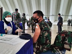 Prajurit TNI AU Lanud Halim Perdanakusuma Jalani Vaksinasi COVID Hari Ini