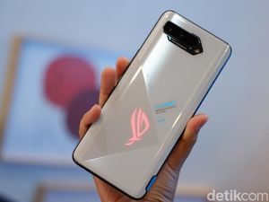 Review Asus ROG Phone 5, HP Gaming Terbaik Saat Ini Review Asus ROG Phone 5, HP Gaming Terbaik Saat Ini