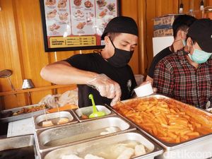 Asyik! Di Spicywon Bisa Jajan Toppoki dan Odeng dengan Suasana Drakor Asyik! Di Spicywon Bisa Jajan Toppoki dan Odeng dengan Suasana Drakor