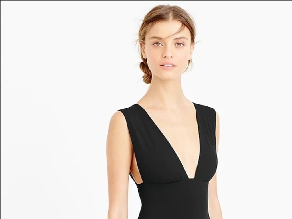 Viral Wanita Review Baju Renang, Dibilang Masih Bagus Meski Digigit Ikan Hiu Viral Wanita Review Baju Renang, Dibilang Masih Bagus Meski Digigit Ikan Hiu
