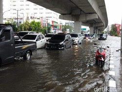 Wali Kota Danny Pomanto Pantau Banjir Makassar, Minta Warga Siaga!