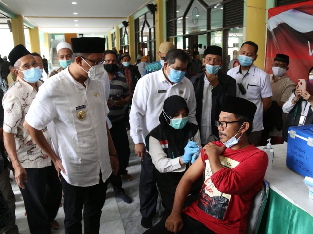 Jelang Puasa Ramadhan, Ribuan Imam Masjid dan Ulama di Sidoarjo Divaksin Jelang Puasa Ramadhan, Ribuan Imam Masjid dan Ulama di Sidoarjo Divaksin
