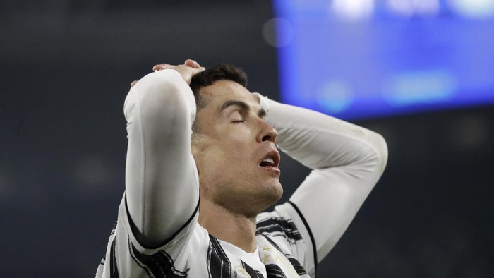 Juventus Cristiano Ronaldo reacts after failing to score during the Champions League, round of 16, second leg, soccer match between Juventus and Porto in Turin, Italy, Tuesday, March 9, 2021. (AP Photo/Luca Bruno)