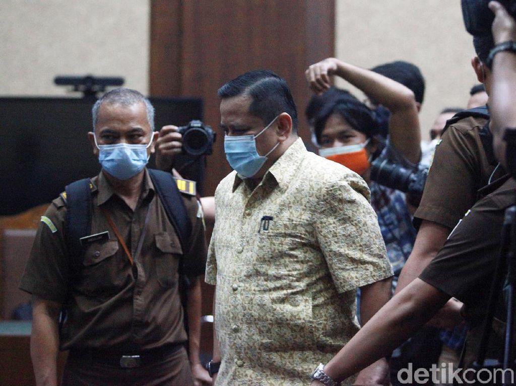 Beda 2 Jenderal Divonis Bui: Prasetijo Menerima, Napoleon Lebih Baik Mati Beda 2 Jenderal Divonis Bui: Prasetijo Menerima, Napoleon Lebih Baik Mati