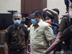 Aksi Napoleon: Joget TikTok di Pengadilan, Tonjok Kece di Rutan Aksi Napoleon: Joget TikTok di Pengadilan, Tonjok Kece di Rutan