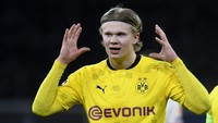 Erling Haaland, striker muda berusia 20 tahun ini begitu berpotensi bersama Borussia Dortmud. Siap menawarinya dengan harga besar, Barcelona? (AP/Bernd Thissen)