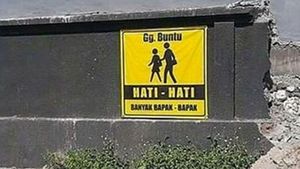 8 Desain Ngaco Papan Pemberitahuan, Bikin yang Baca Pusing Tujuh Keliling