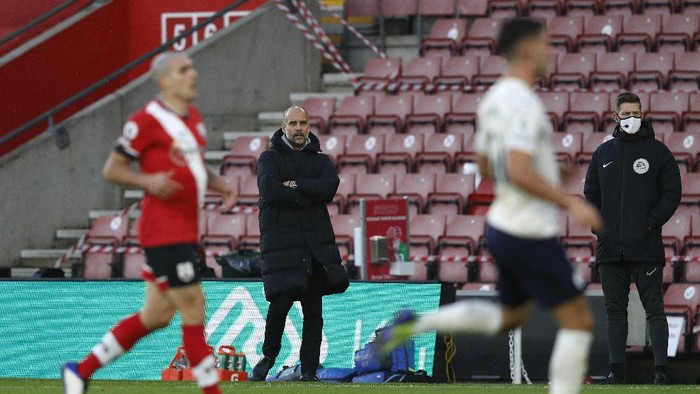 SOUTHAMPTON, ENGLAND - DECEMBER 19: Pep Guardiola, Manager of Manchester City looks on during the Premier League match between Southampton and Manchester City at St Marys Stadium on December 19, 2020 in Southampton, England. A limited number of fans (2000) are welcomed back to stadiums to watch elite football across England. This was following easing of restrictions on spectators in tiers one and two areas only. (Photo by Adrian Dennis - Pool/Getty Images)