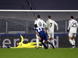 Gol Tendangan Bebas Porto Salah Ronaldo yang Jadi Pagar Betis
