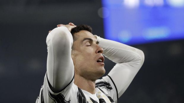 Juventus' Cristiano Ronaldo reacts after failing to score during the Champions League, round of 16, second leg, soccer match between Juventus and Porto in Turin, Italy, Tuesday, March 9, 2021. (AP Photo/Luca Bruno)