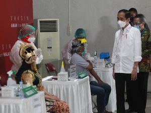 Pantau Vaksinasi Seniman, Jokowi: Agar Pekerja Seni Terlindungi Pantau Vaksinasi Seniman, Jokowi: Agar Pekerja Seni Terlindungi