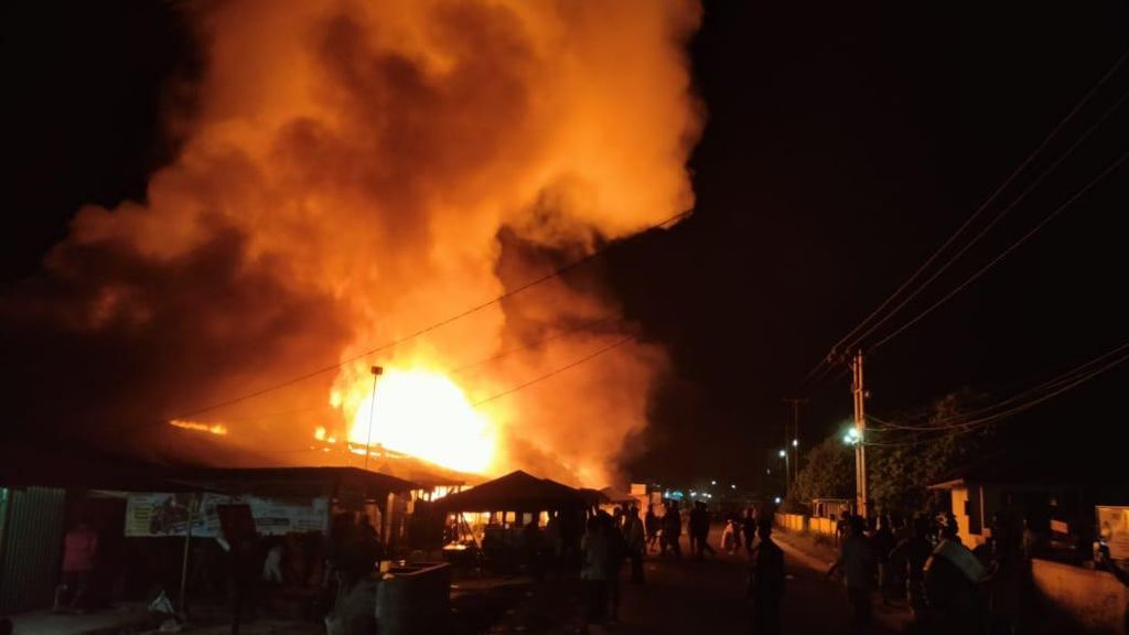 Potret Kebakaran 52 Ruko di Pasar Kampar hingga Tewaskan Pasutri