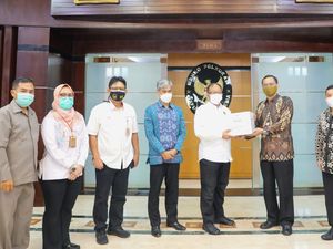 Terima GeNose C19, Kemenko Polhukam Harap Bisa Cegah Penyebaran COVID Terima GeNose C19, Kemenko Polhukam Harap Bisa Cegah Penyebaran COVID