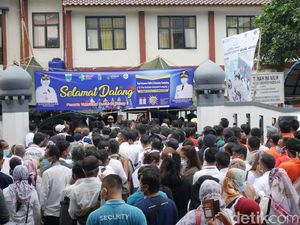 Vaksinasi COVID-19 Pejabat Pandeglang Picu Kerumunan, DPRD: Evaluasi