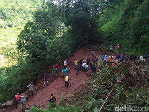 Jembatan Gantung di Sumedang Roboh, Akses 2 Kecamatan Terputus!