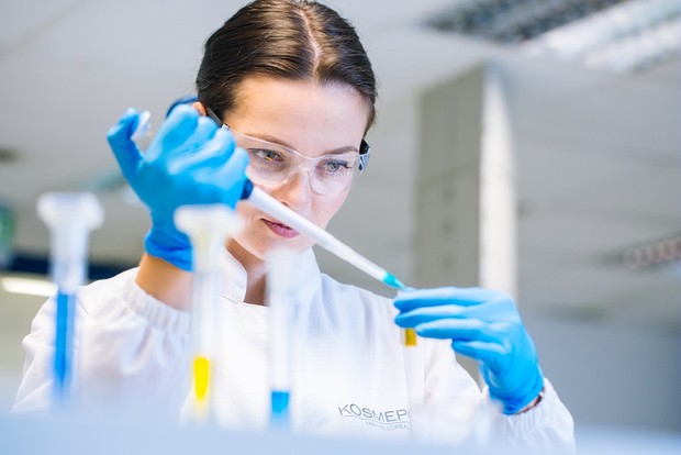 L'Oréal Warsaw plant labs in Poland - Inside our Products