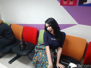 Lucinta Luna Sebut Pacar Barunya Adalah Laki-laki Tulen Lucinta Luna Sebut Pacar Barunya Adalah Laki-laki Tulen