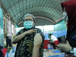 Disuntik Vaksin COVID-19, Ahmad Heryawan: Tak Terasa Apa-apa