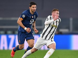 Duh, Marko Grujic Pura-pura Kesakitan di Laga Juventus Vs Porto Duh, Marko Grujic Pura-pura Kesakitan di Laga Juventus Vs Porto