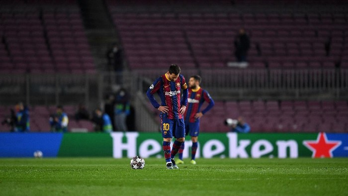 BARCELONA, SPAIN - FEBRUARY 16: Lionel Messi of FC Barcelona reacts after his side concedes their first goal during the UEFA Champions League Round of 16 match between FC Barcelona and Paris Saint-Germain at Camp Nou on February 16, 2021 in Barcelona, Spain. Sporting stadiums around Spain remain under strict restrictions due to the Coronavirus Pandemic as Government social distancing laws prohibit fans inside venues resulting in games being played behind closed doors. (Photo by David Ramos/Getty Images)