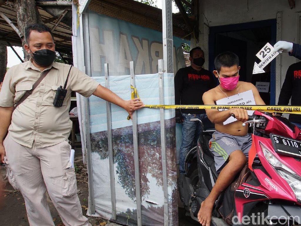 Reka Ulang Pembunuhan Terapis Mojokerto, Jaksa Minta Tersangka Dites Kejiwaan Reka Ulang Pembunuhan Terapis Mojokerto, Jaksa Minta Tersangka Dites Kejiwaan