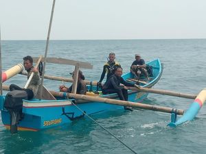 Nelayan Pencari Kerang Hilang Tergulung Ombak di Pasir Putih Pangandaran