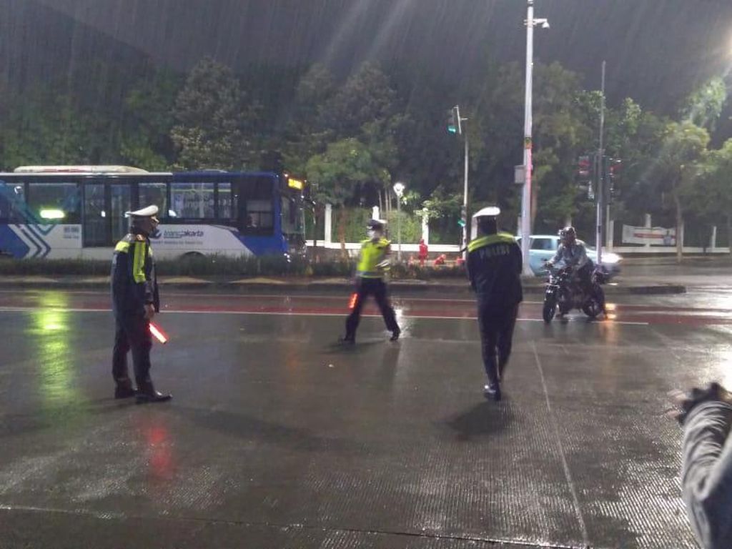 Razia Knalpot Bising di Monas dan Sudirman-Thamrin, Polisi Tilang 11 Pemotor Razia Knalpot Bising di Monas dan Sudirman-Thamrin, Polisi Tilang 11 Pemotor