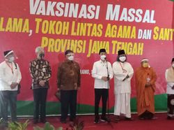 Harapan Jokowi Saat Pantau Vaksinasi Tokoh-tokoh Agama di Semarang