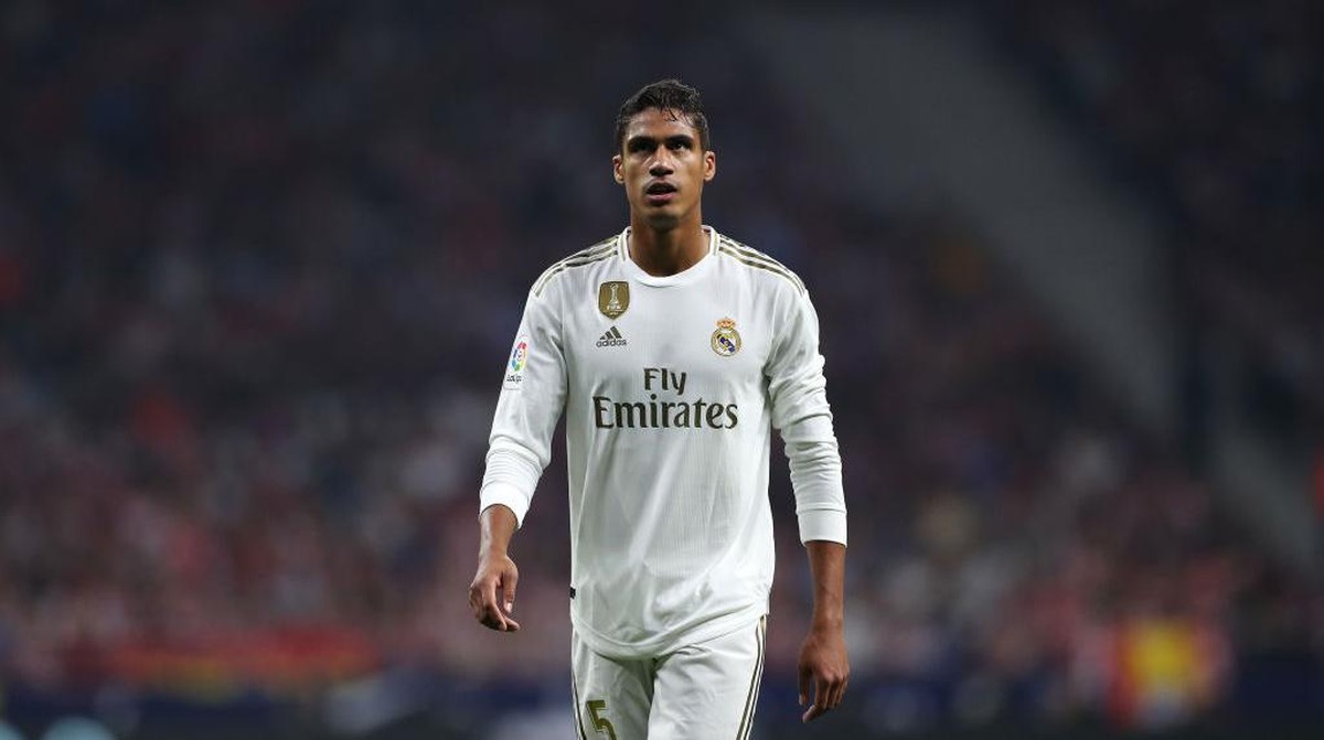 Manchester United disarankan kejar bek Real Madrid Raphael Varane. (Foto: Getty Images/Linnea Rheborg)