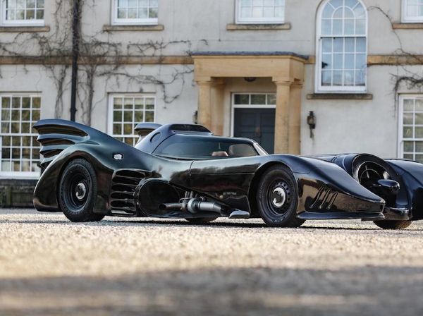 Replika Batmobile yang Dilelang Seharga Fortuner-Pajero Sport