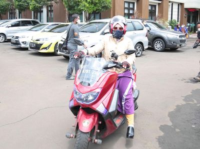 7 Potret Rohimah Ngegas ke Sidang Cerai