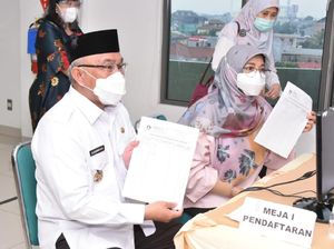 Penyintas COVID, Wali Kota Depok M Idris dan Istri Divaksin di RS