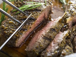 7 Cara Mengurangi Konsumsi Daging yang Gampang Ditiru