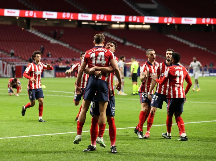 MADRID, SPAIN - MARCH 10: Marcos Llorente of Atletico de Madrid celebrates with team mate Felipe after scoring their sides first goal during the La Liga Santander match between Atletico de Madrid and Athletic Club at Estadio Wanda Metropolitano on March 10, 2021 in Madrid, Spain. Sporting stadiums around Spain remain under strict restrictions due to the Coronavirus Pandemic as Government social distancing laws prohibit fans inside venues resulting in games being played behind closed doors. (Photo by Angel Martinez/Getty Images)