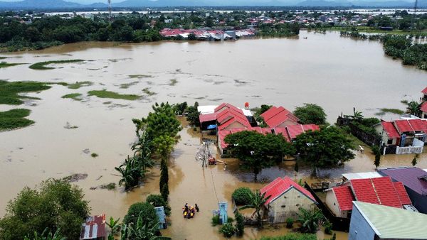 Penampakan Banjir Terjang  Makassar