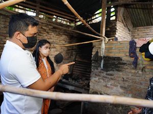 Bareng Kahiyang, Bobby Cek Rumah Warga yang Kerap Kebanjiran di Medan Denai
