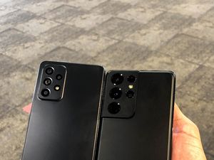 Tampilan Galaxy A52 Warna Hitam Sekece Galaxy S21+