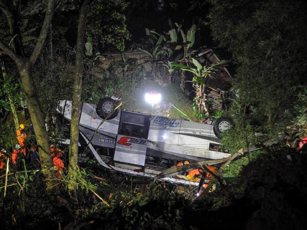 Kecelakaan Bus Tewaskan 30 Orang, Pengamat Soroti Kewajiban Seatbelt Kecelakaan Bus Tewaskan 30 Orang, Pengamat Soroti Kewajiban Seatbelt