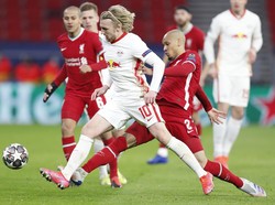 Karena Semua Ingin Fabinho Jadi Gelandang Lagi