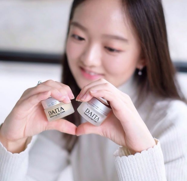Foto: Daita Cosmetics/instagram.com/daitacosmeticofficial Scarlett Whitening dan 4 Brand Skincare Milik Artis