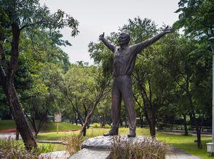 Patung Yuri Gagarin Berdiri di Jaksel, Ada Warga yang Tak Mengenali Patung Yuri Gagarin Berdiri di Jaksel, Ada Warga yang Tak Mengenali