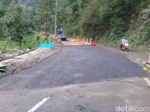 Hanya Tinggal Diaspal, Akses Jalan Batu-Kediri yang Sempat Ambles Siap Dibuka Hanya Tinggal Diaspal, Akses Jalan Batu-Kediri yang Sempat Ambles Siap Dibuka